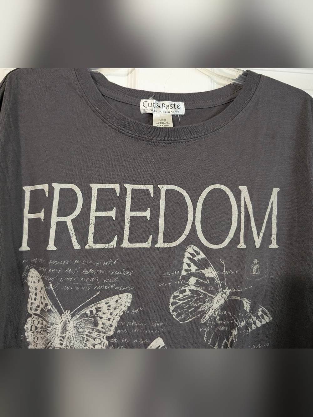 Cut & Paste Freedom Butterfly Graphic Tee Size L - Picture 3 of 7